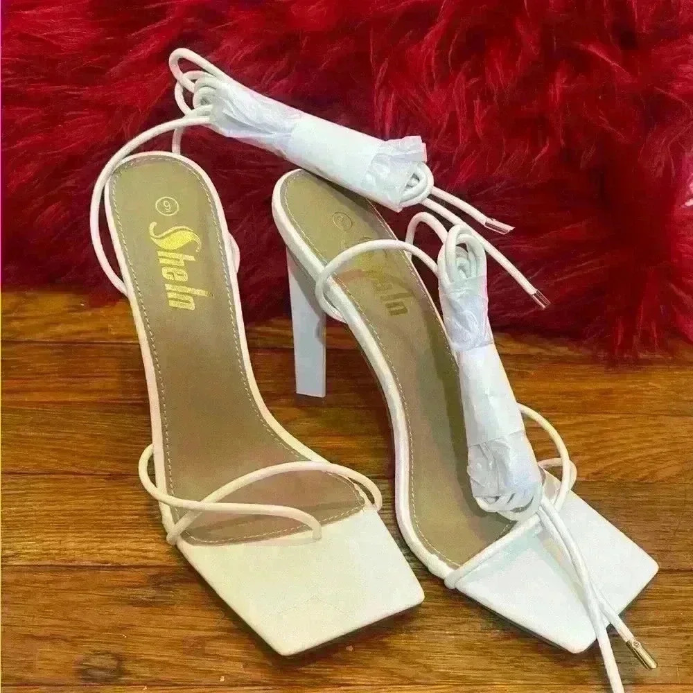 New SHELN SANDAL SIZE 9